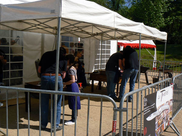 Les jeunes (et les moins jeunes) pouvaient s'initier au montage d'un couteau pliant